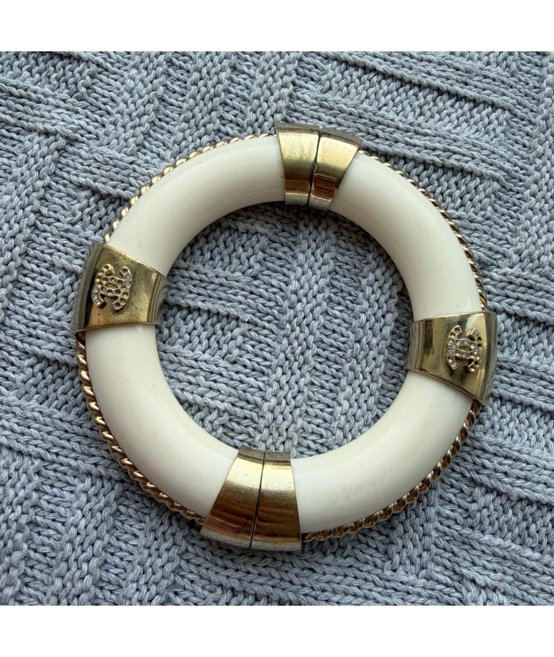 CHANEL Бежевый пластиковый браслет, фото 3