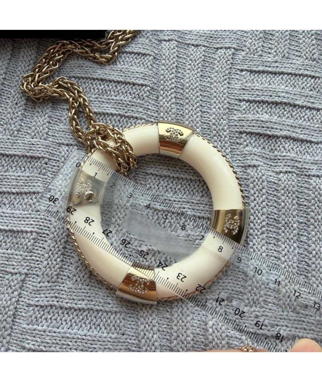 CHANEL Бежевая пластиковая подвеска, фото 7