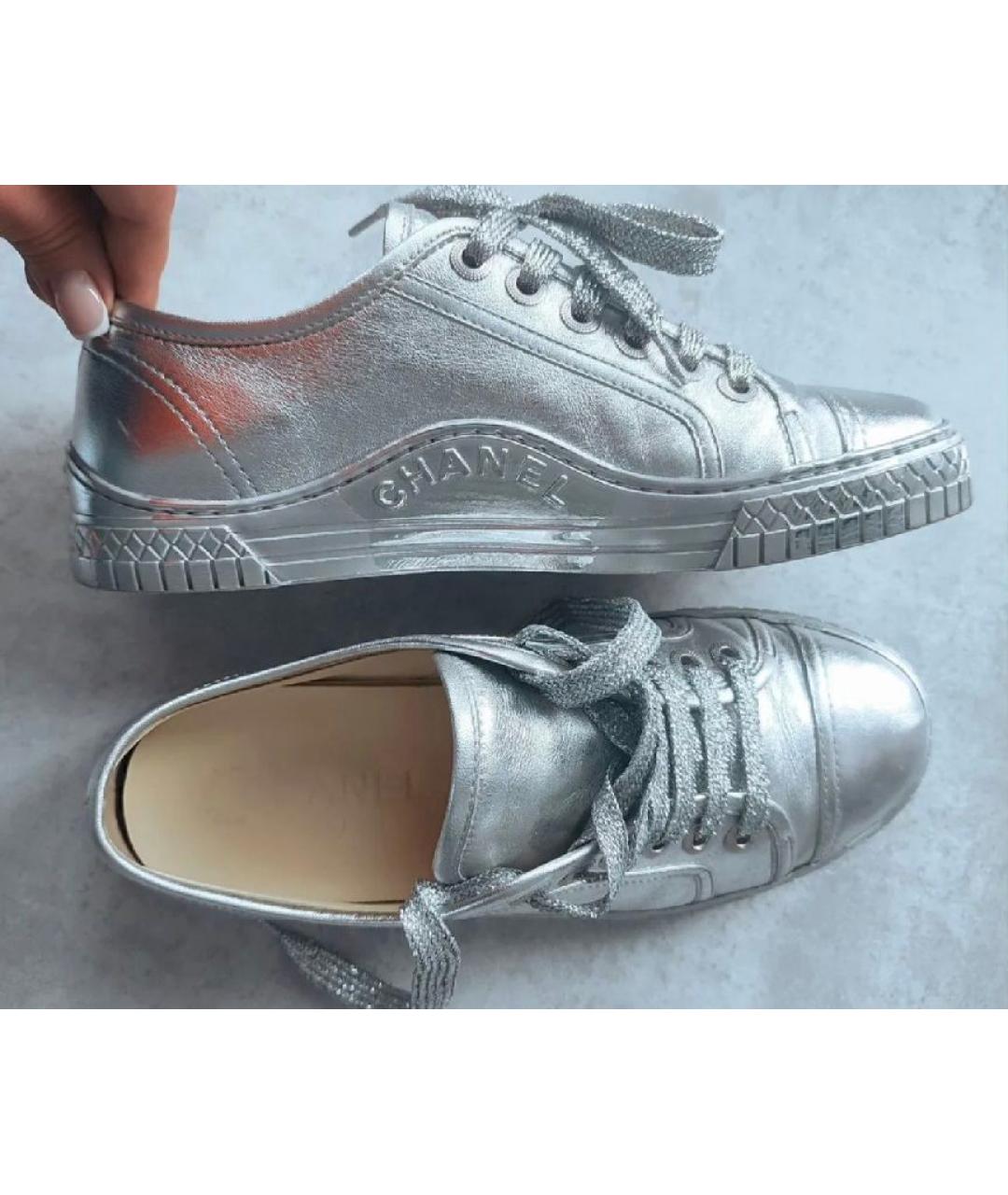 CHANEL Серебряные кожаные кеды, фото 3
