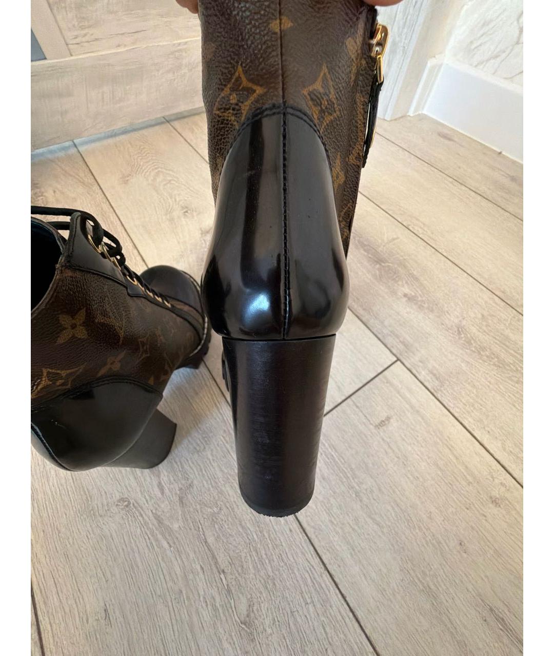 LOUIS VUITTON Коричневые ботильоны из лакированной кожи, фото 6