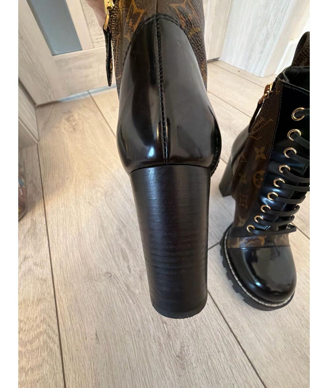 LOUIS VUITTON Коричневые ботильоны из лакированной кожи, фото 5
