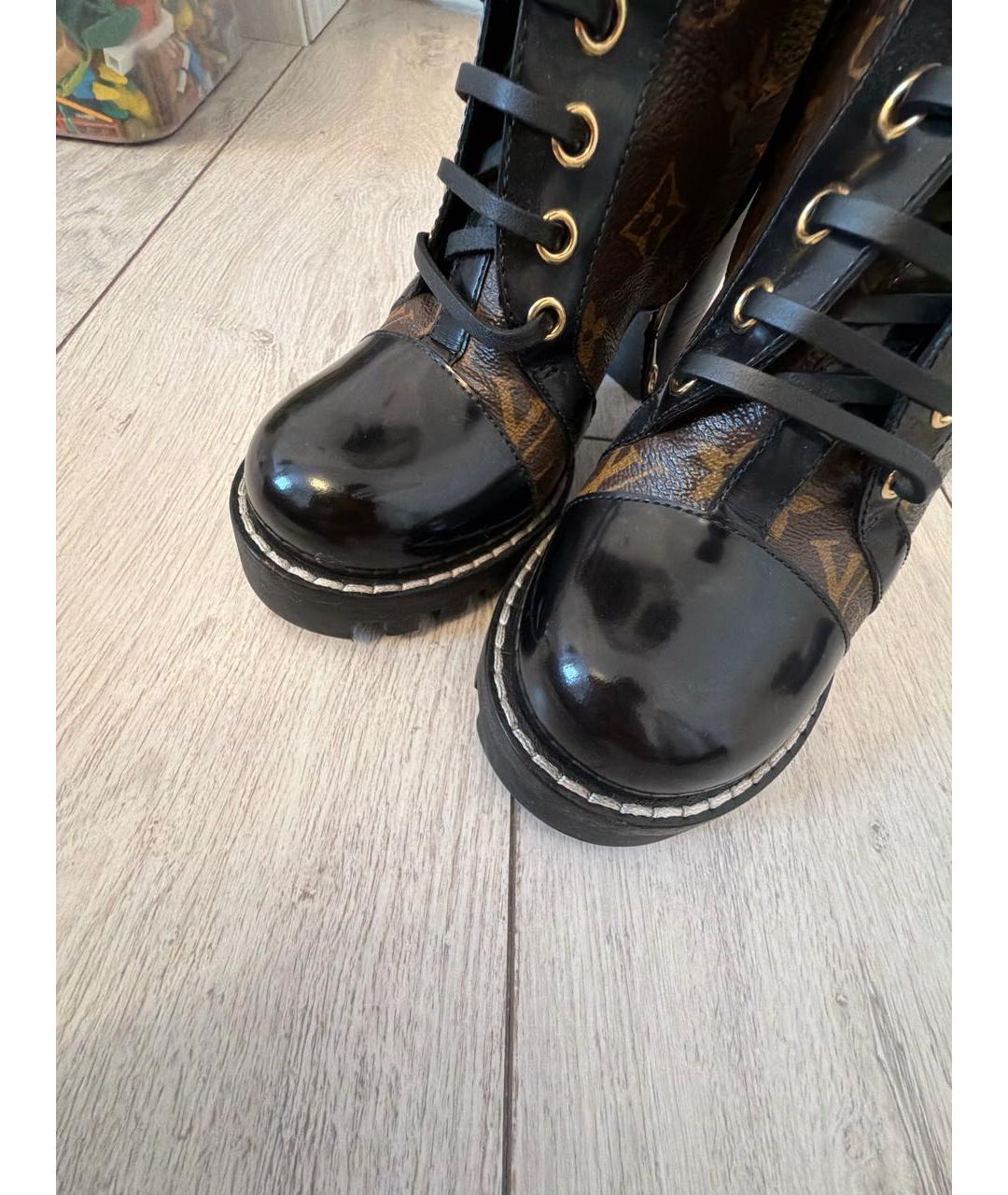 LOUIS VUITTON Коричневые ботильоны из лакированной кожи, фото 8