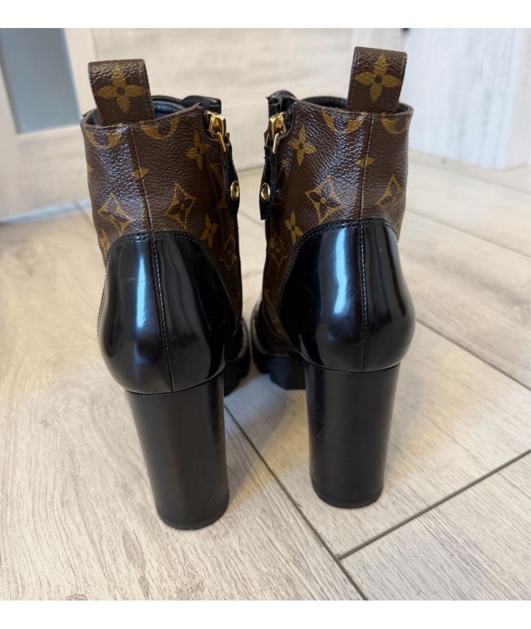 LOUIS VUITTON Коричневые ботильоны из лакированной кожи, фото 3