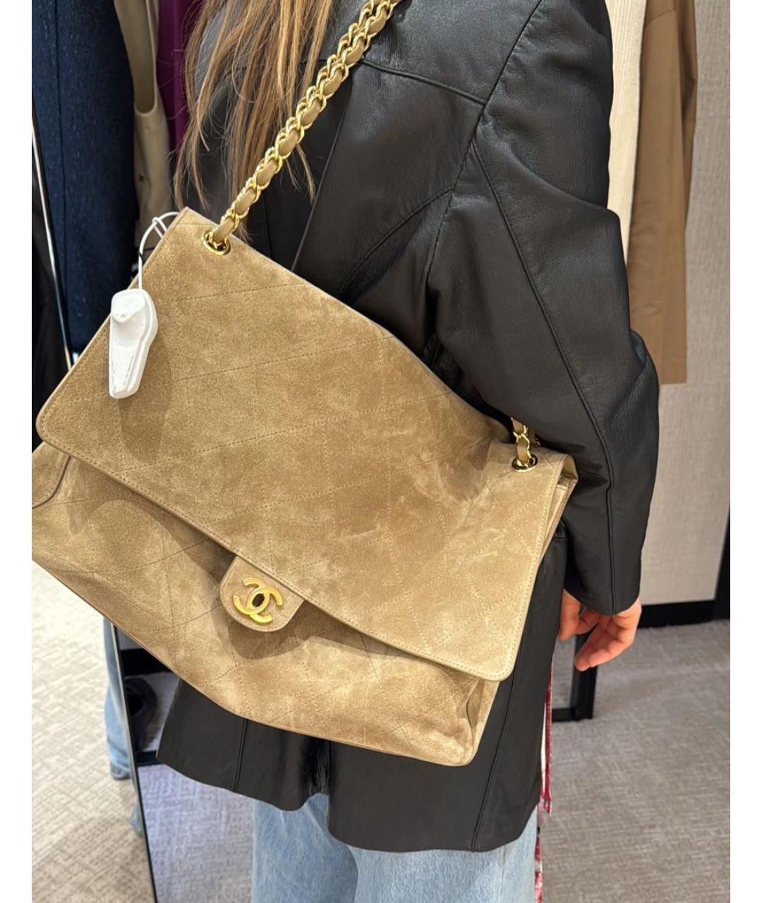 CHANEL Бежевая замшевая сумка через плечо, фото 3