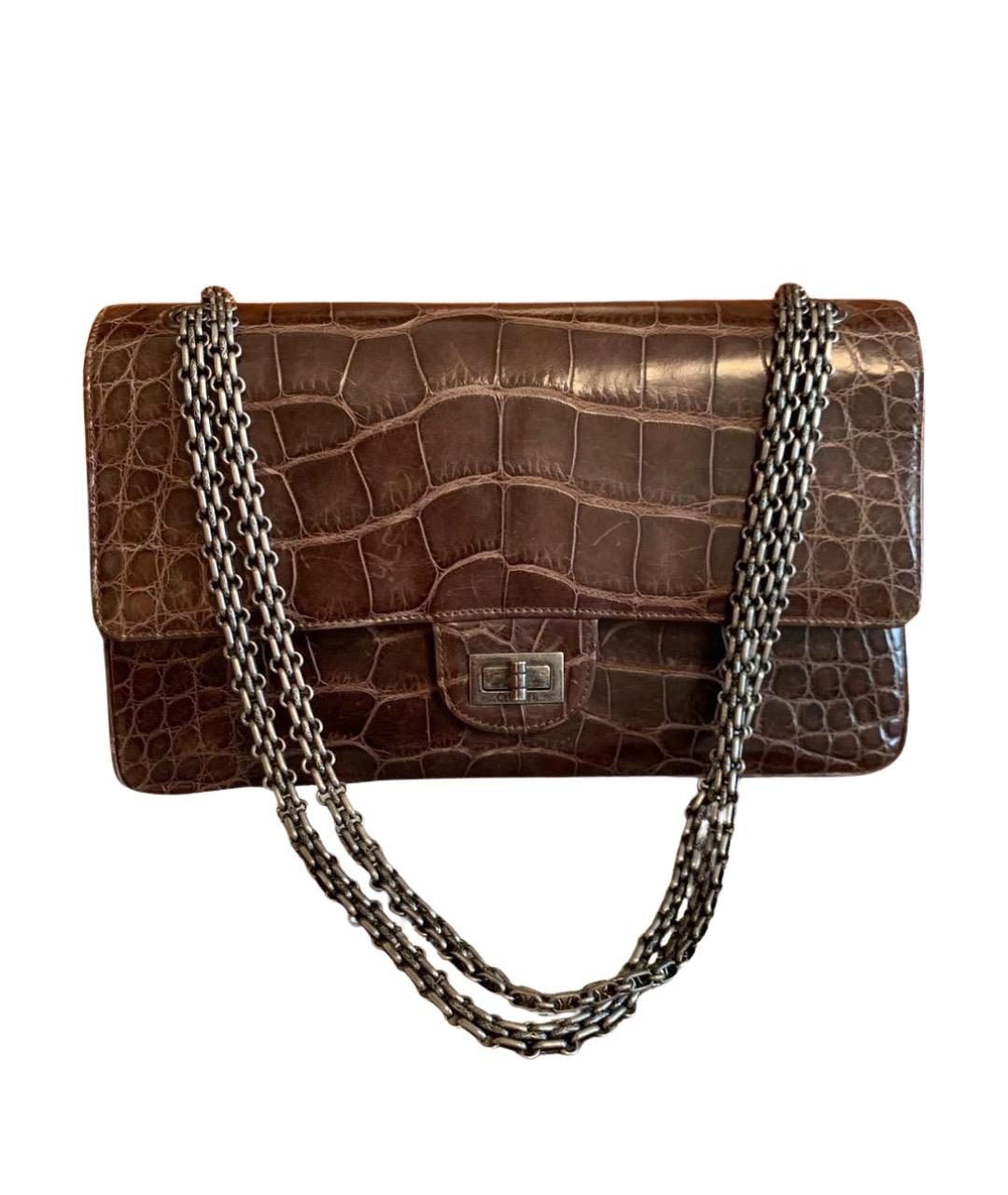 CHANEL Коричневая сумка с короткими ручками из экзотической кожи, фото 1