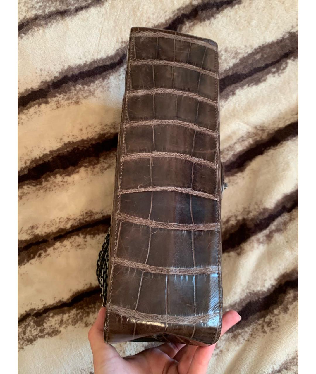CHANEL Коричневая сумка с короткими ручками из экзотической кожи, фото 3