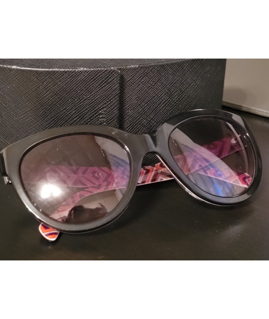 PRADA Черные пластиковые солнцезащитные очки, фото 2