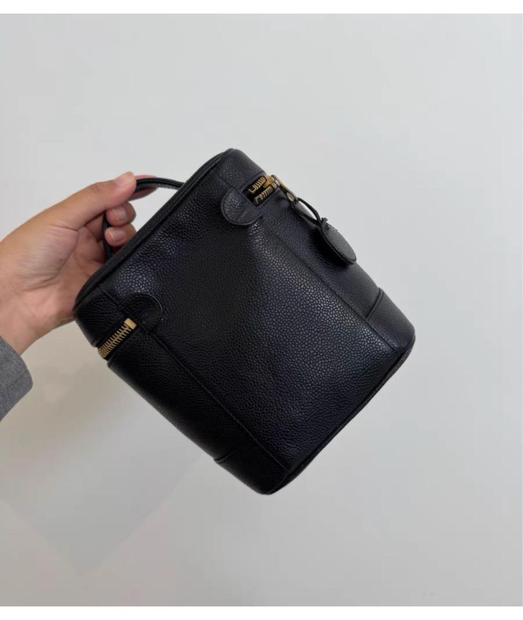 CHANEL Черная кожаная сумка с короткими ручками, фото 2