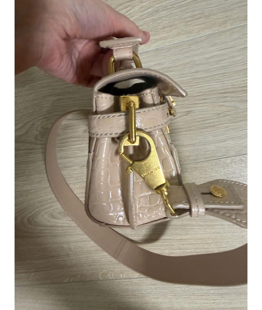 BALMAIN Бежевая сумка с короткими ручками из лакированной кожи, фото 3