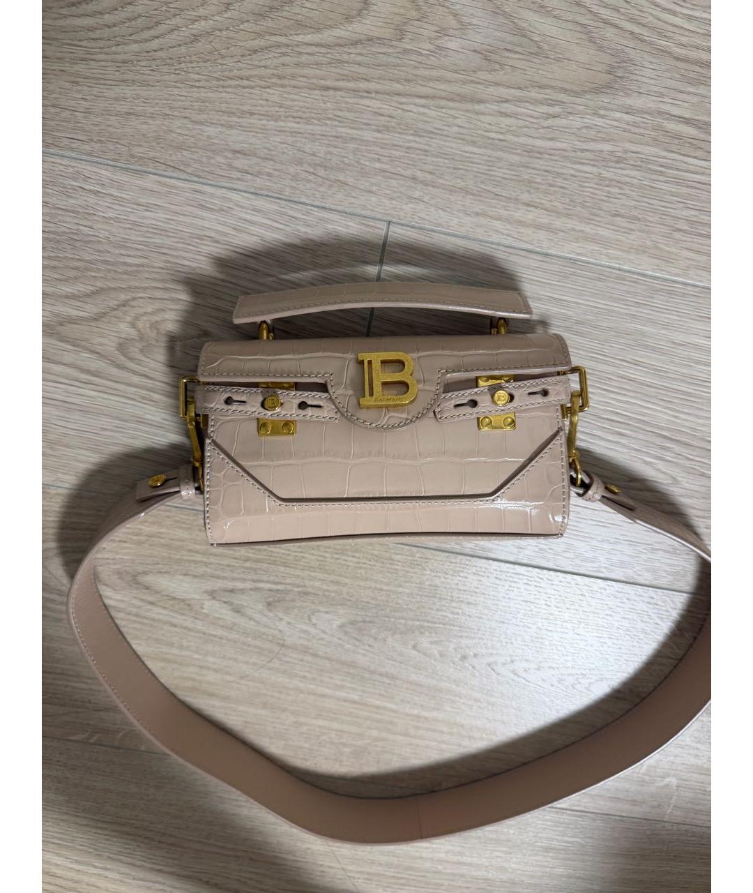 BALMAIN Бежевая сумка с короткими ручками из лакированной кожи, фото 5