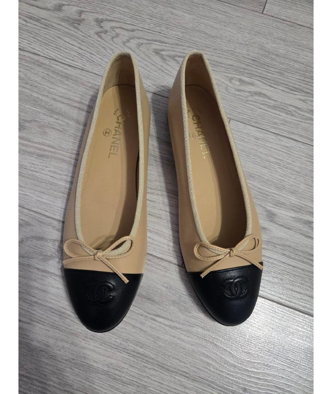 CHANEL Бежевые кожаные балетки, фото 2