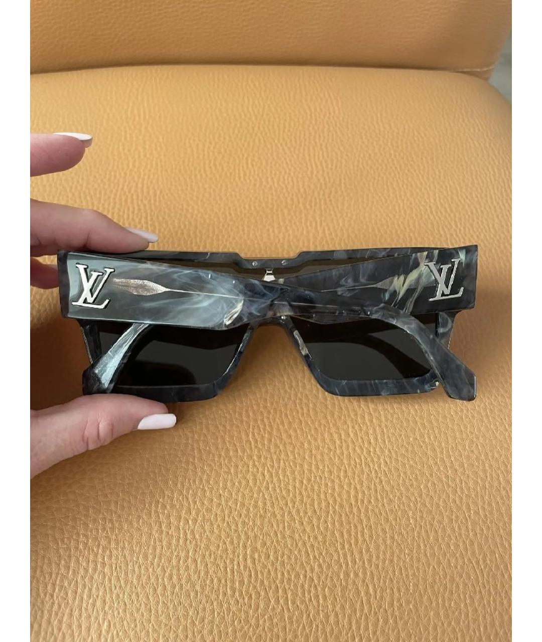 LOUIS VUITTON Антрацитовые пластиковые солнцезащитные очки, фото 6