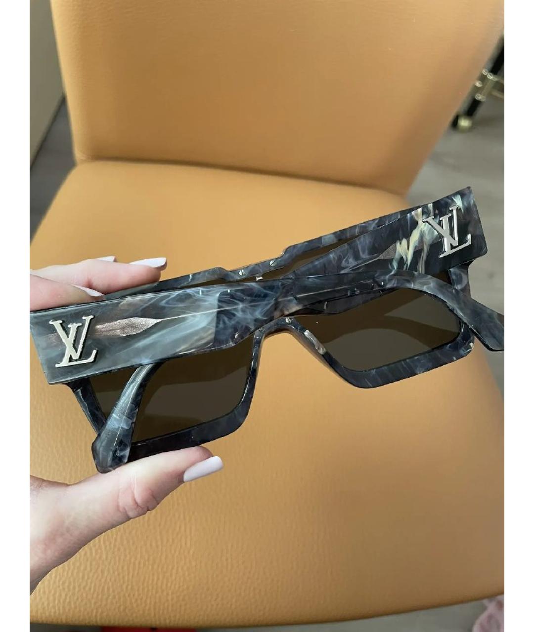 LOUIS VUITTON Антрацитовые пластиковые солнцезащитные очки, фото 9