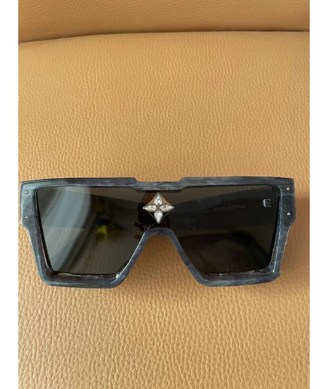 LOUIS VUITTON Антрацитовые пластиковые солнцезащитные очки, фото 10