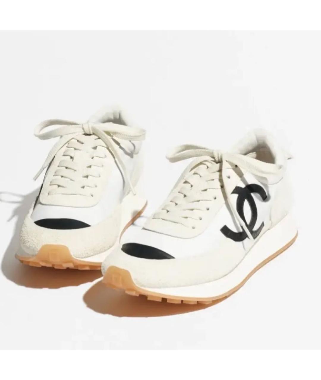 CHANEL Белые замшевые кроссовки, фото 3