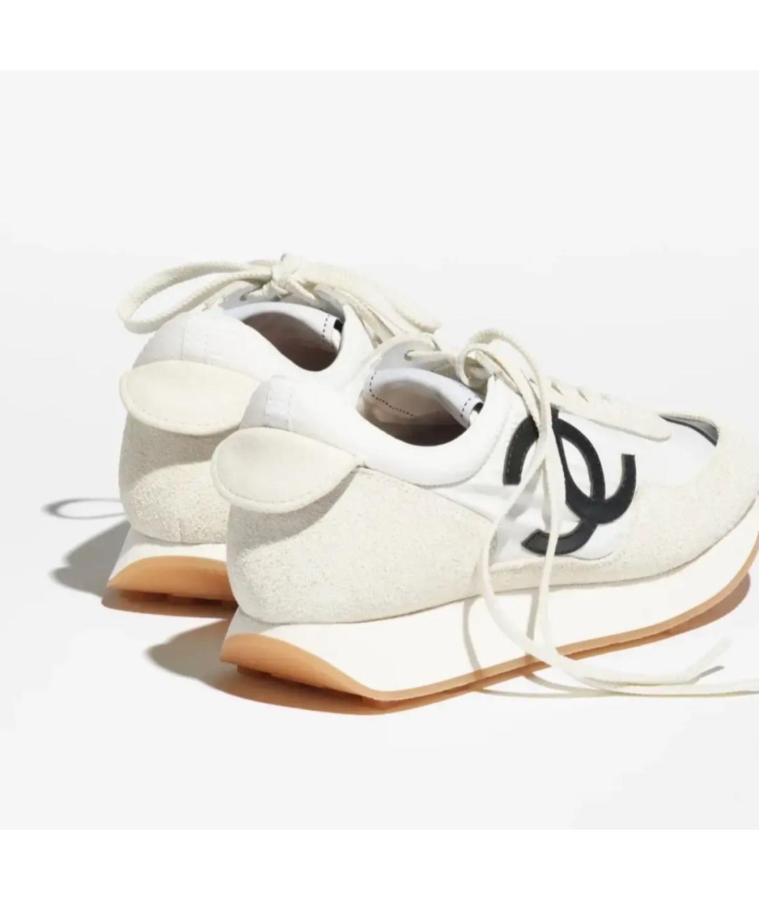 CHANEL Белые замшевые кроссовки, фото 4
