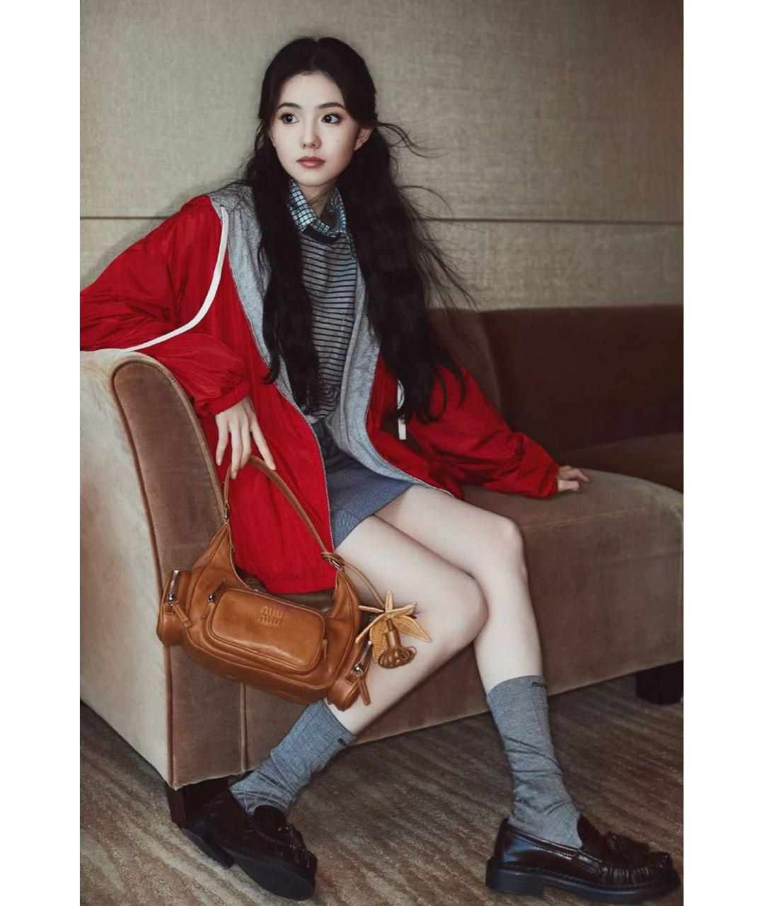 MIU MIU Коричневая кожаная сумка с короткими ручками, фото 5