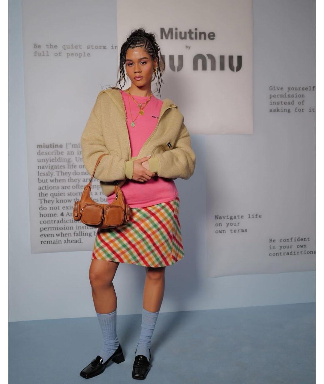 MIU MIU Коричневая кожаная сумка с короткими ручками, фото 5