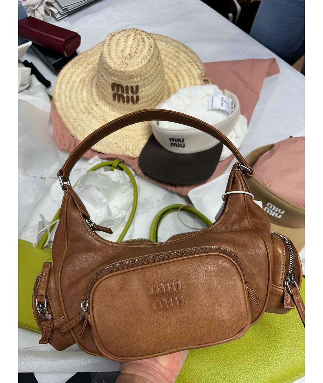 MIU MIU Коричневая кожаная сумка с короткими ручками, фото 3