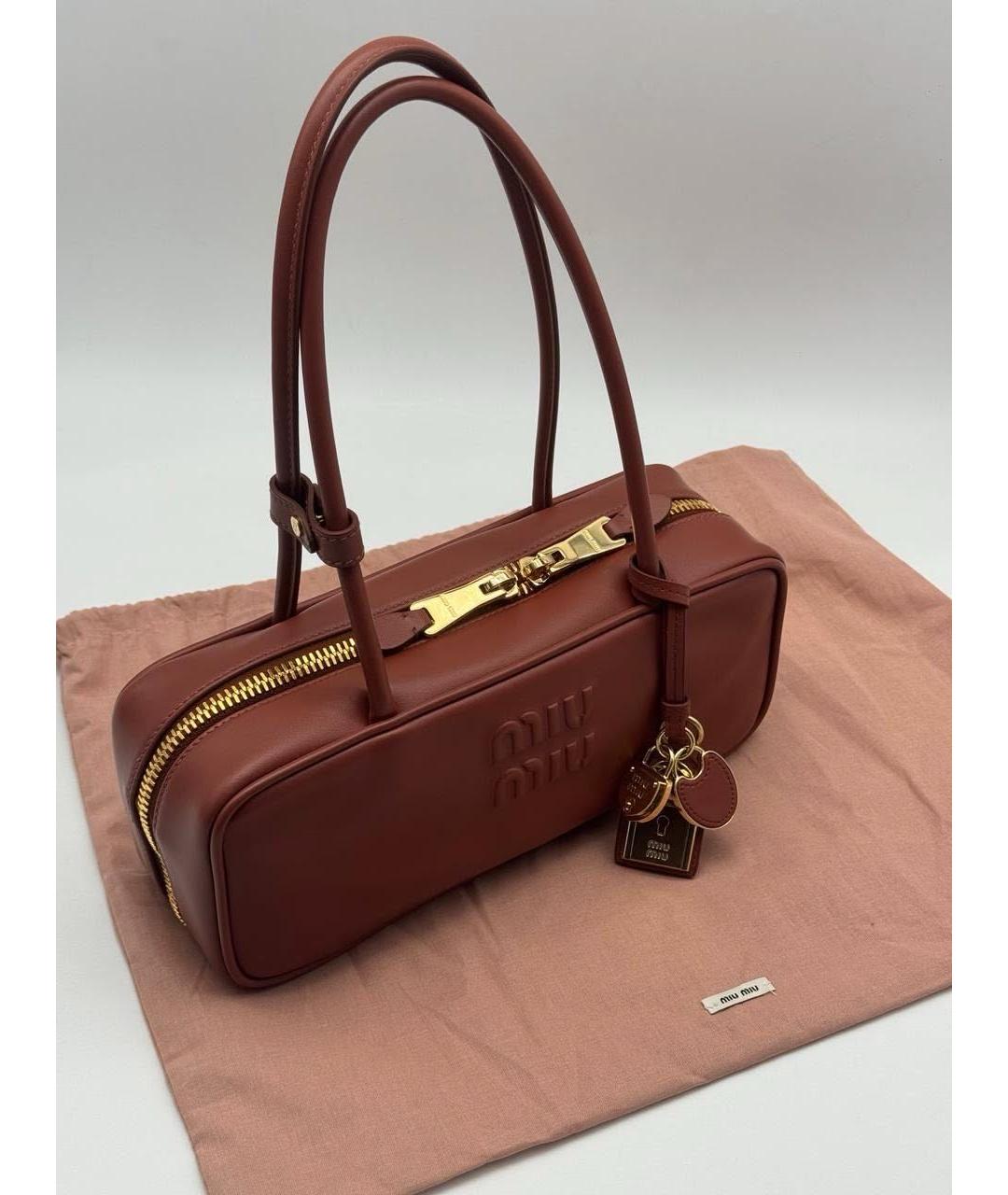 MIU MIU Коричневая кожаная сумка с короткими ручками, фото 4