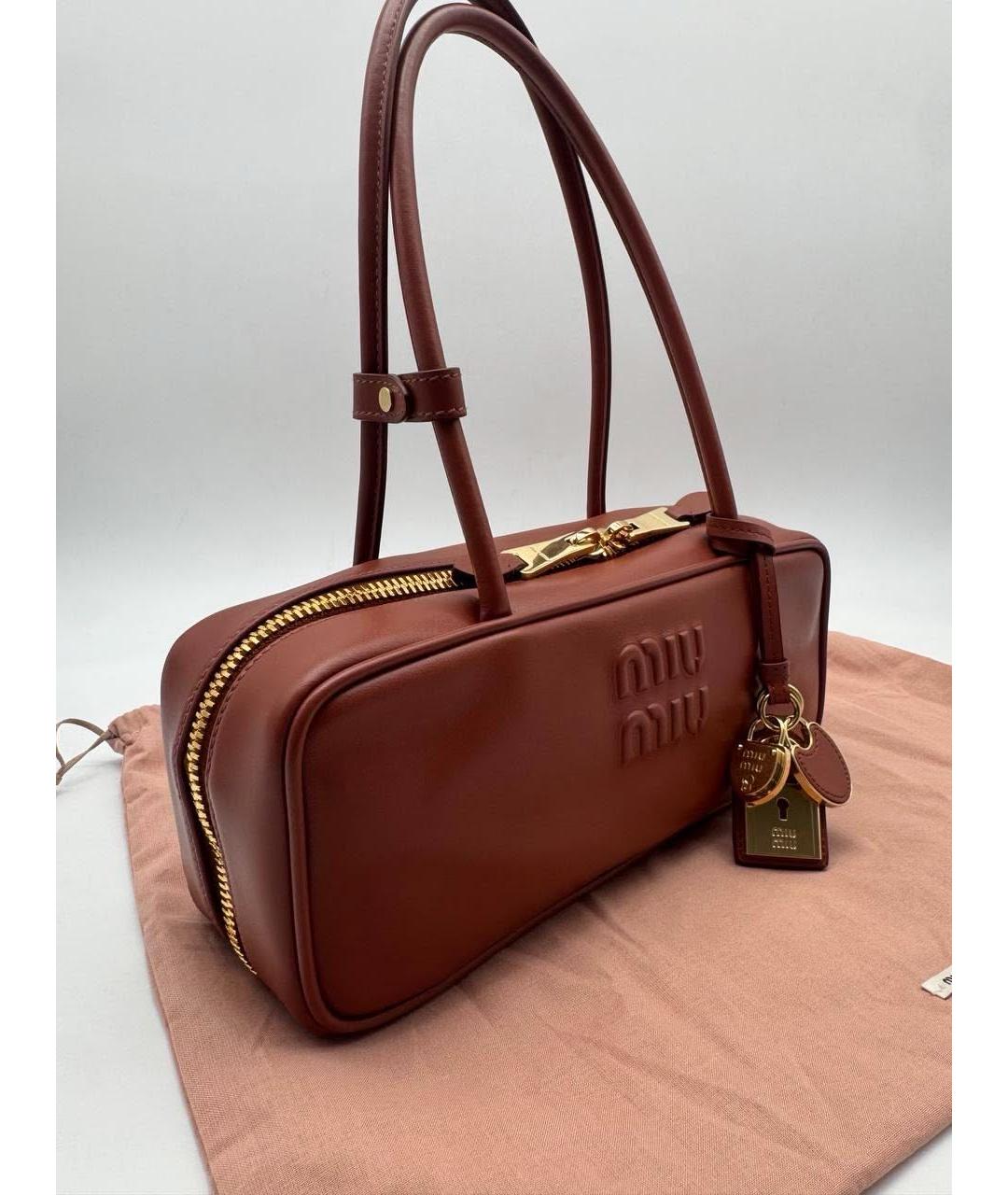 MIU MIU Коричневая кожаная сумка с короткими ручками, фото 5