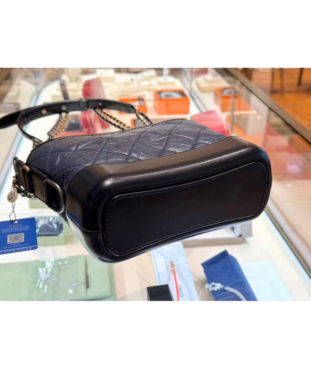 CHANEL Темно-синяя кожаная сумка через плечо, фото 3