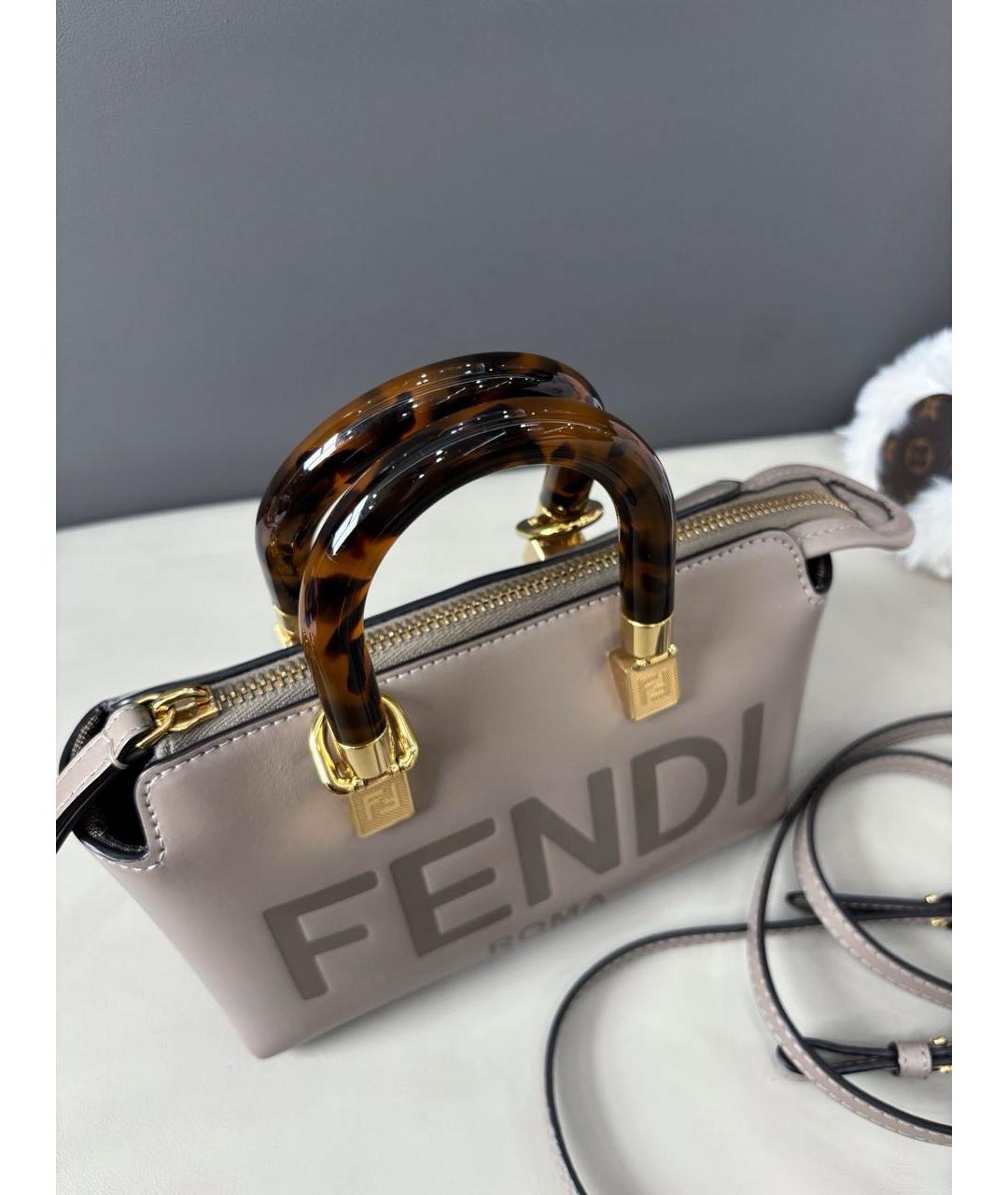 FENDI Серая кожаная сумка с короткими ручками, фото 5