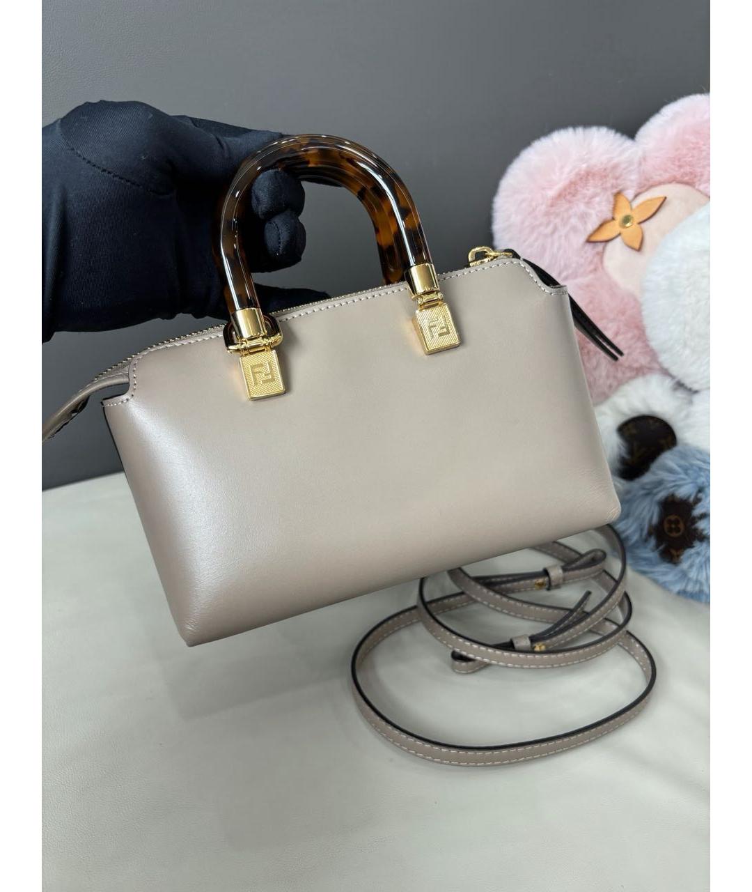 FENDI Серая кожаная сумка с короткими ручками, фото 4