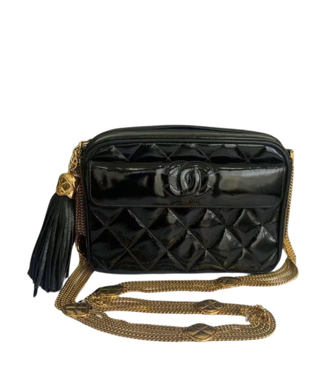 CHANEL Черная сумка через плечо из лакированной кожи, фото 1