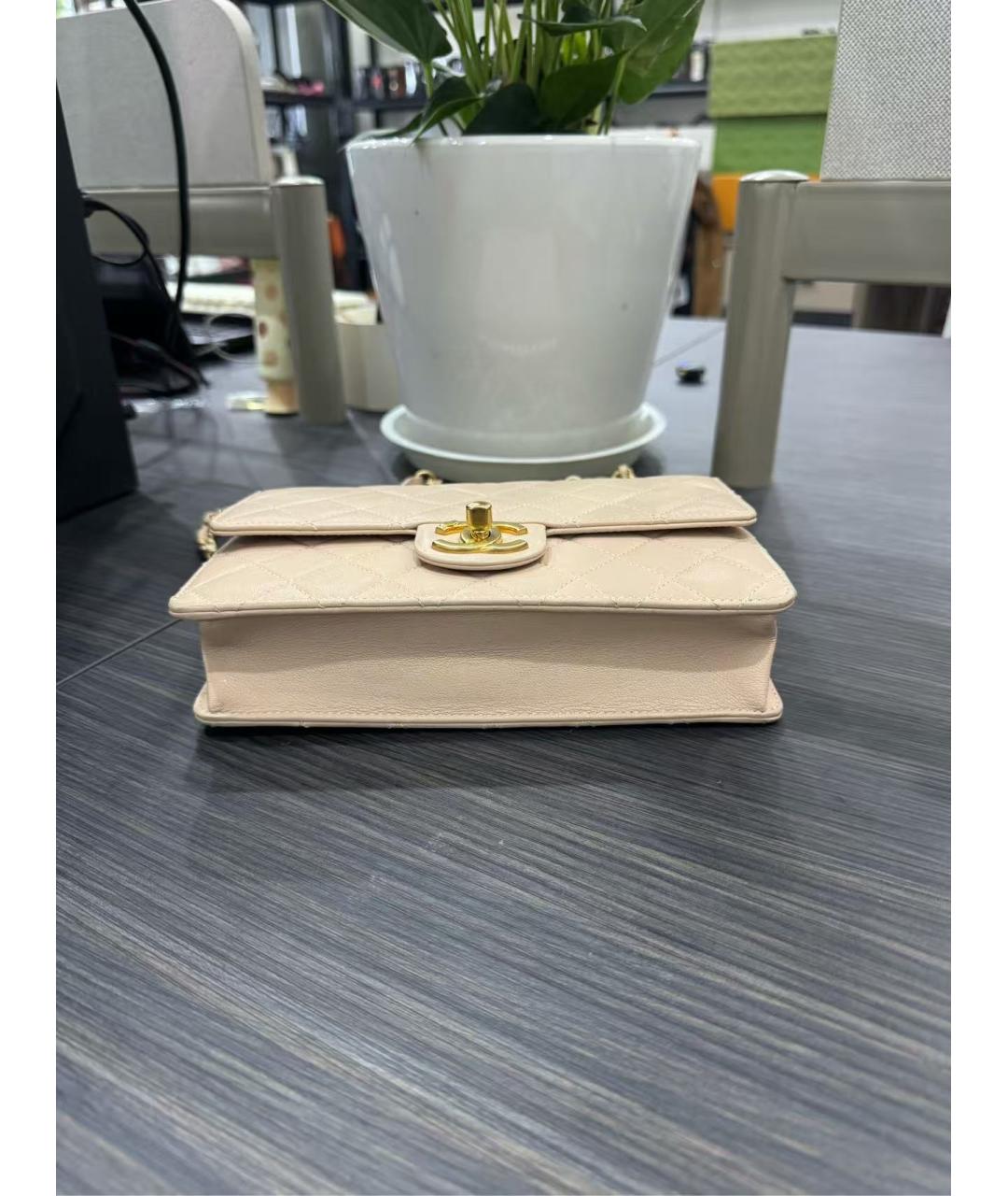 CHANEL Бежевая кожаная сумка через плечо, фото 6