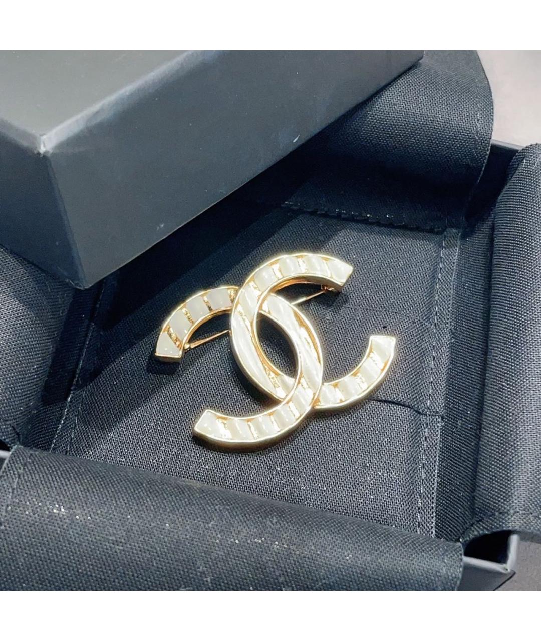 CHANEL Белая брошь, фото 2