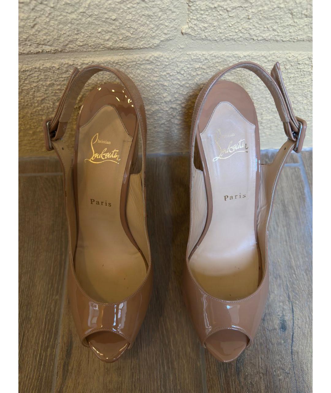 CHRISTIAN LOUBOUTIN Бежевые босоножки из лакированной кожи, фото 2