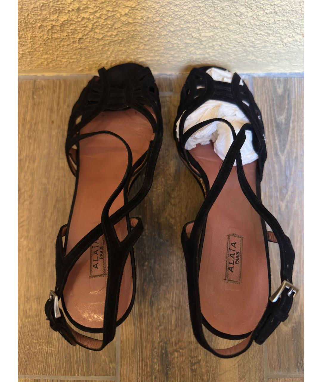 ALAIA Черные замшевые босоножки, фото 3