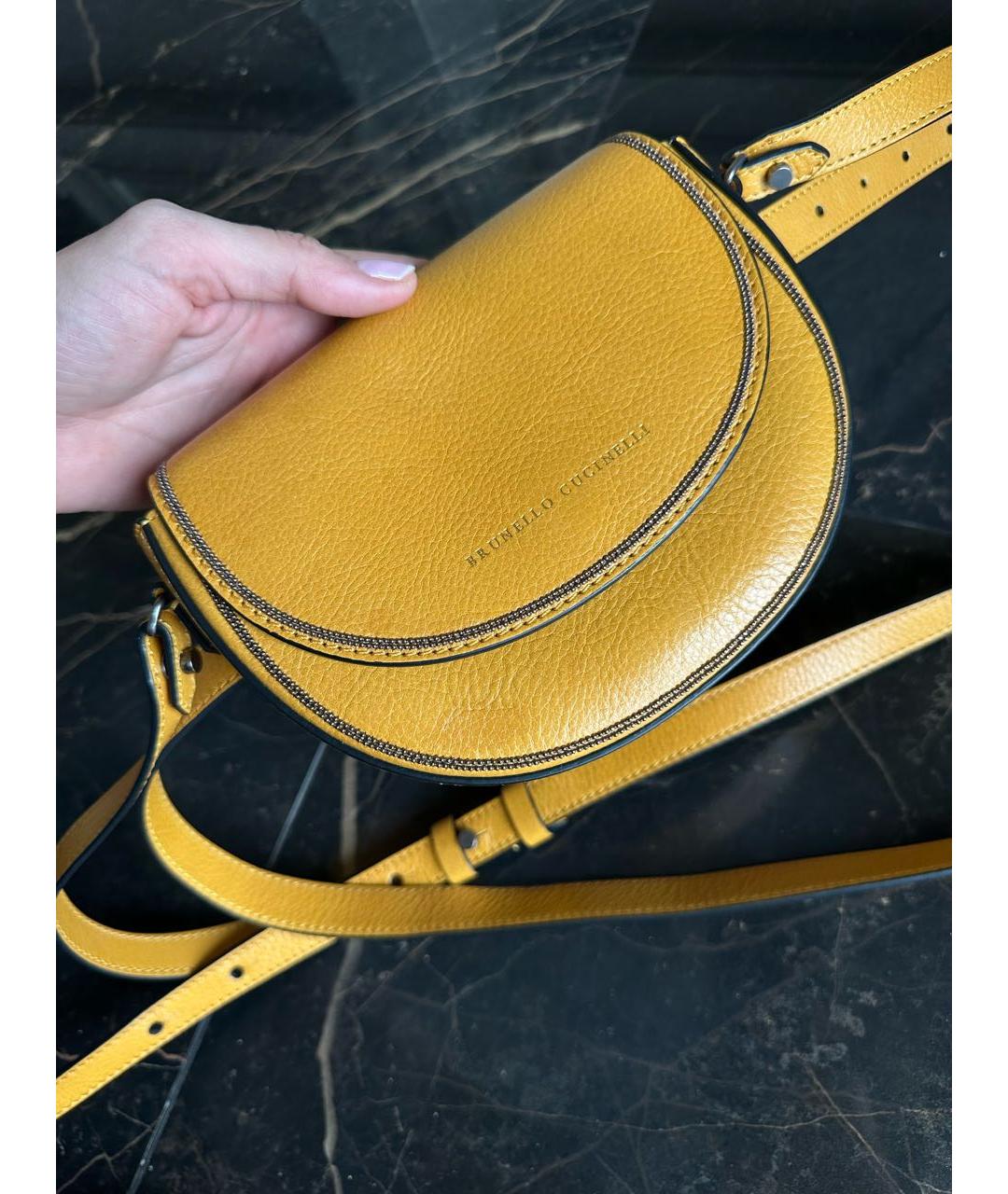 BRUNELLO CUCINELLI Горчичная кожаная поясная сумка, фото 6