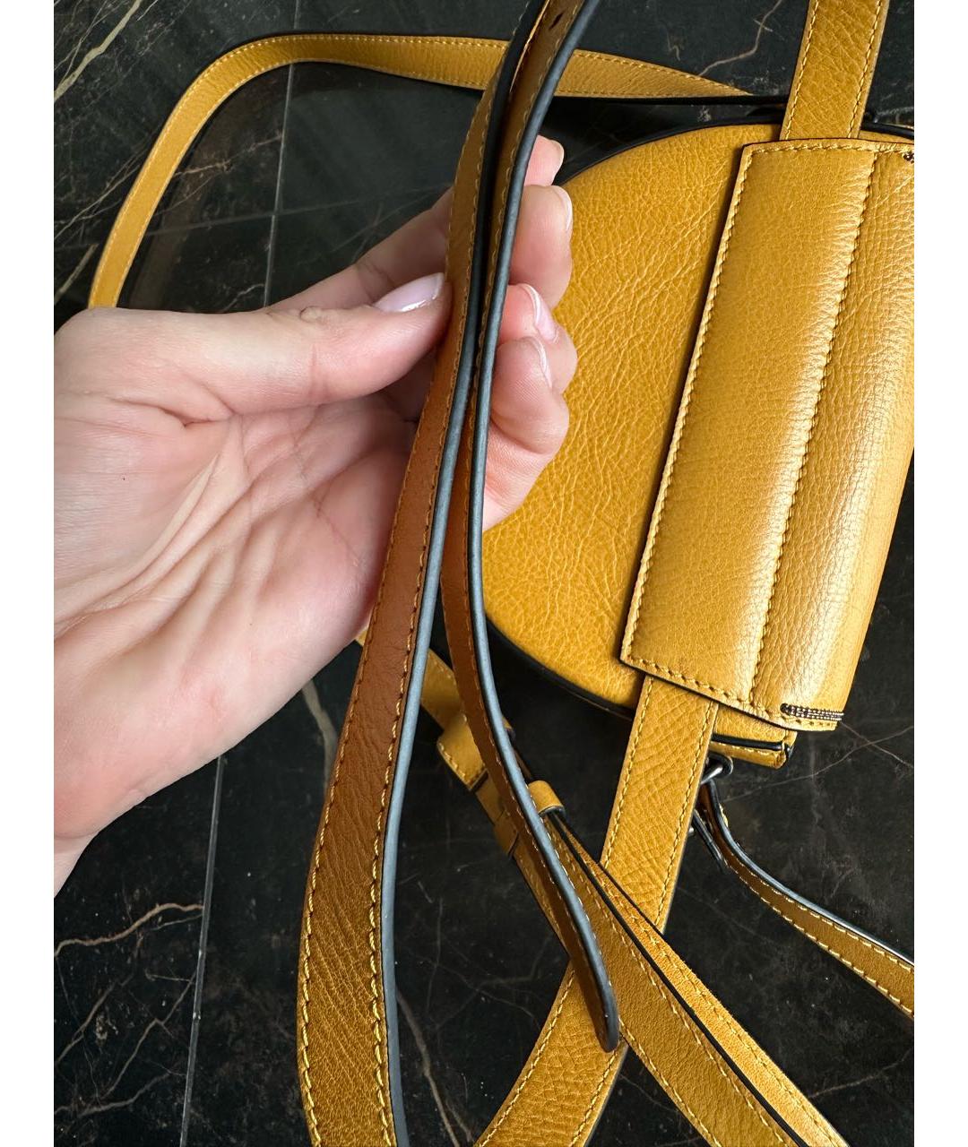 BRUNELLO CUCINELLI Горчичная кожаная поясная сумка, фото 8