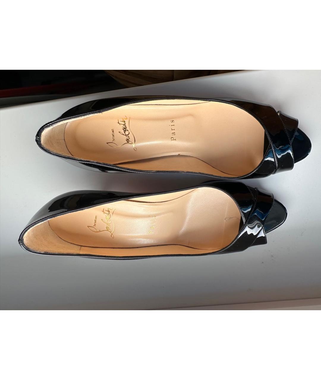 CHRISTIAN LOUBOUTIN Черные лодочки на низком каблуке из лакированной кожи, фото 3