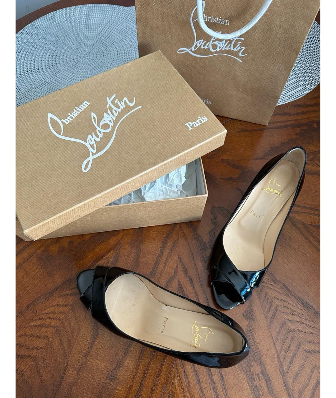 CHRISTIAN LOUBOUTIN Черные лодочки на низком каблуке из лакированной кожи, фото 6