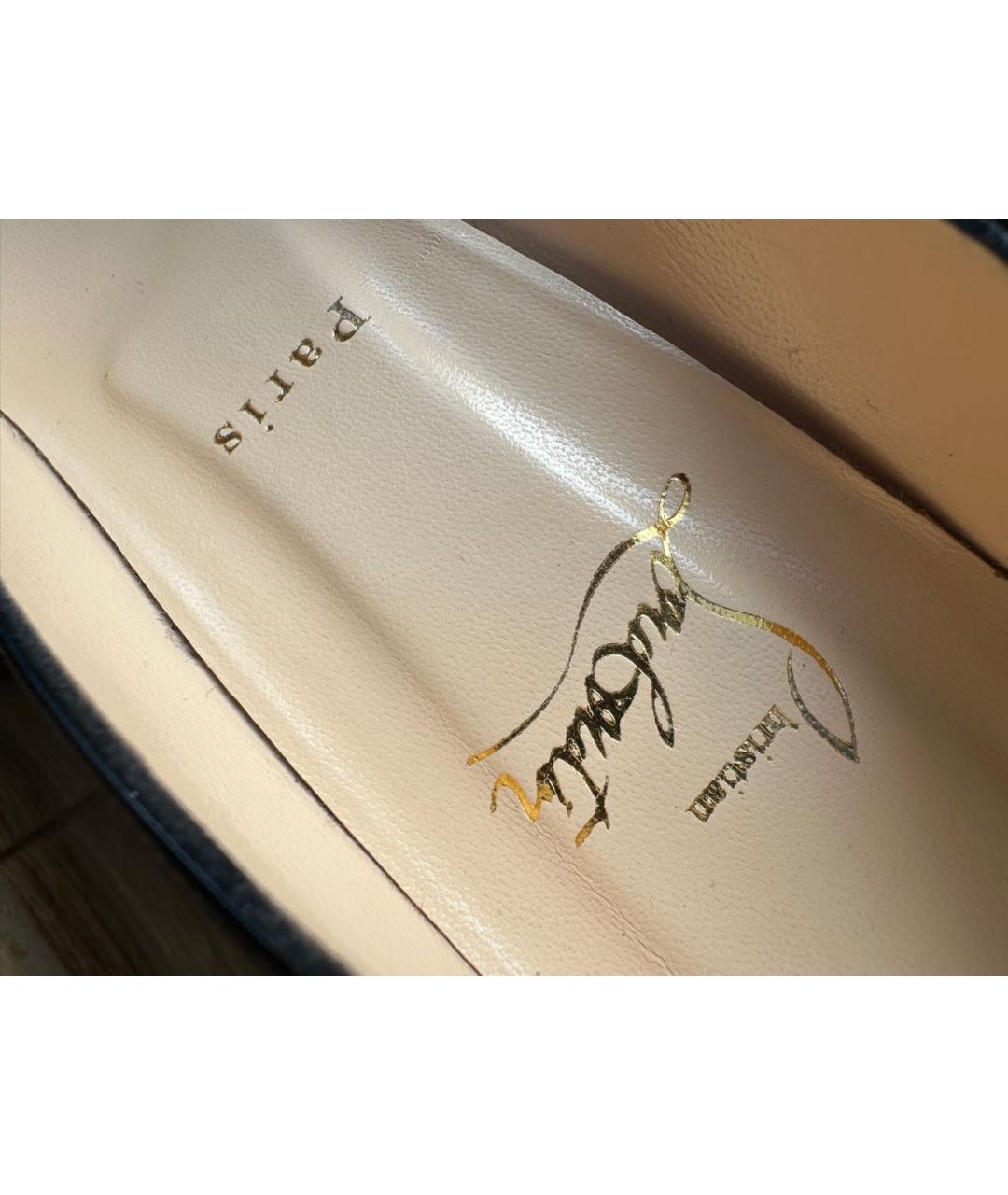 CHRISTIAN LOUBOUTIN Черные лодочки на низком каблуке из лакированной кожи, фото 7