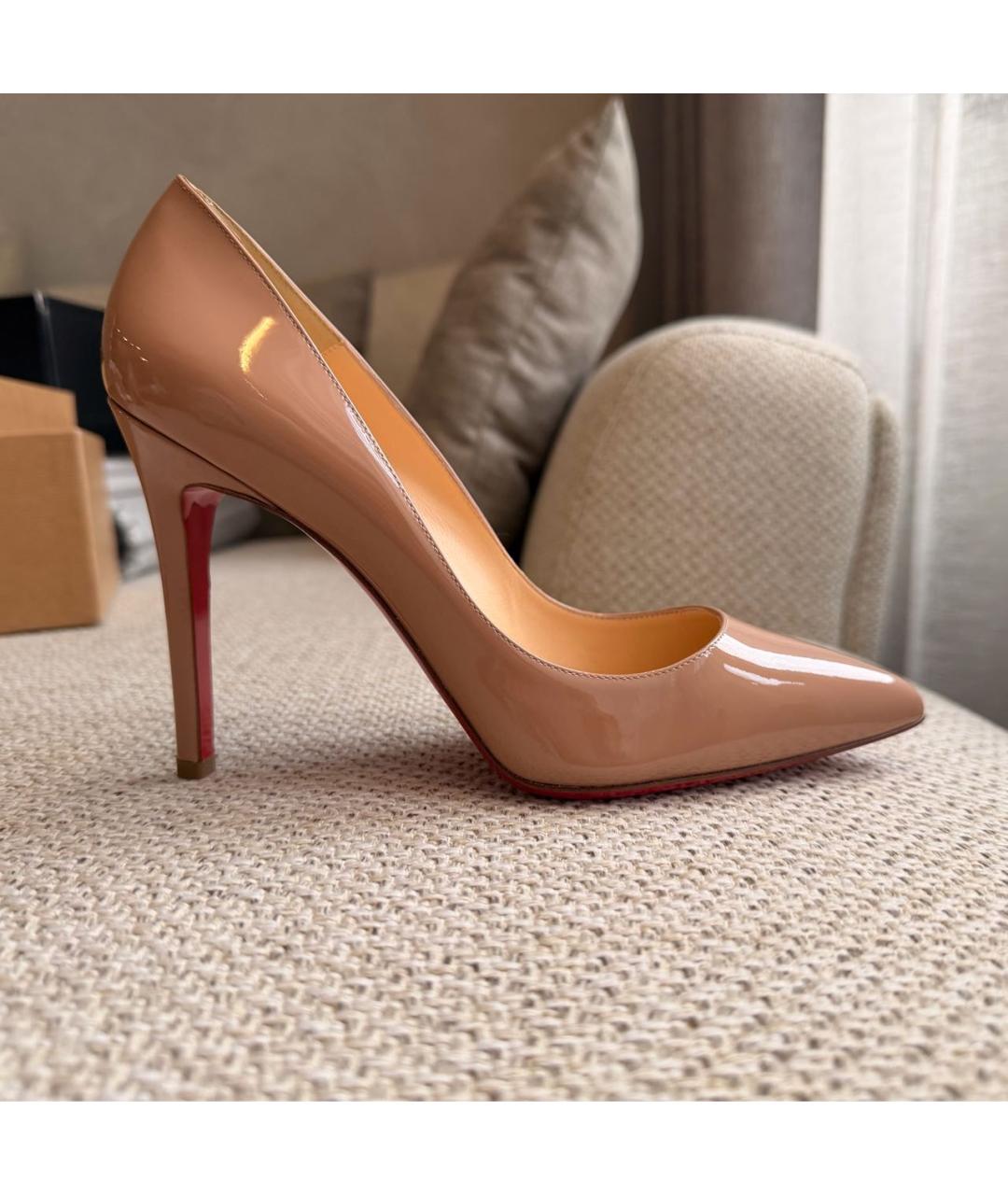CHRISTIAN LOUBOUTIN Бежевые туфли из лакированной кожи, фото 9