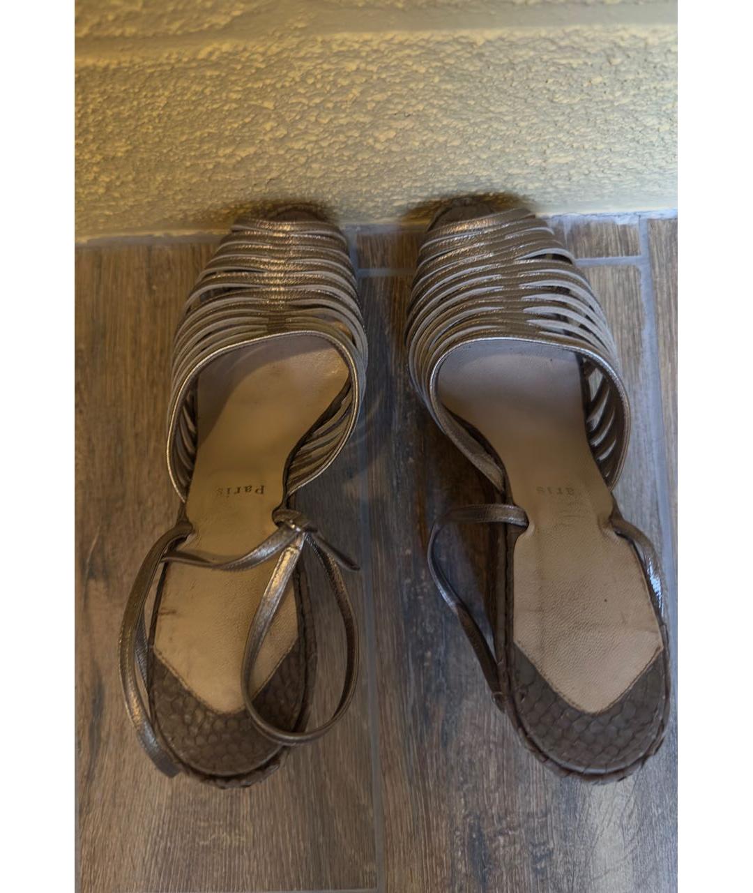 CHRISTIAN LOUBOUTIN Серебряные босоножки из экзотической кожи, фото 3