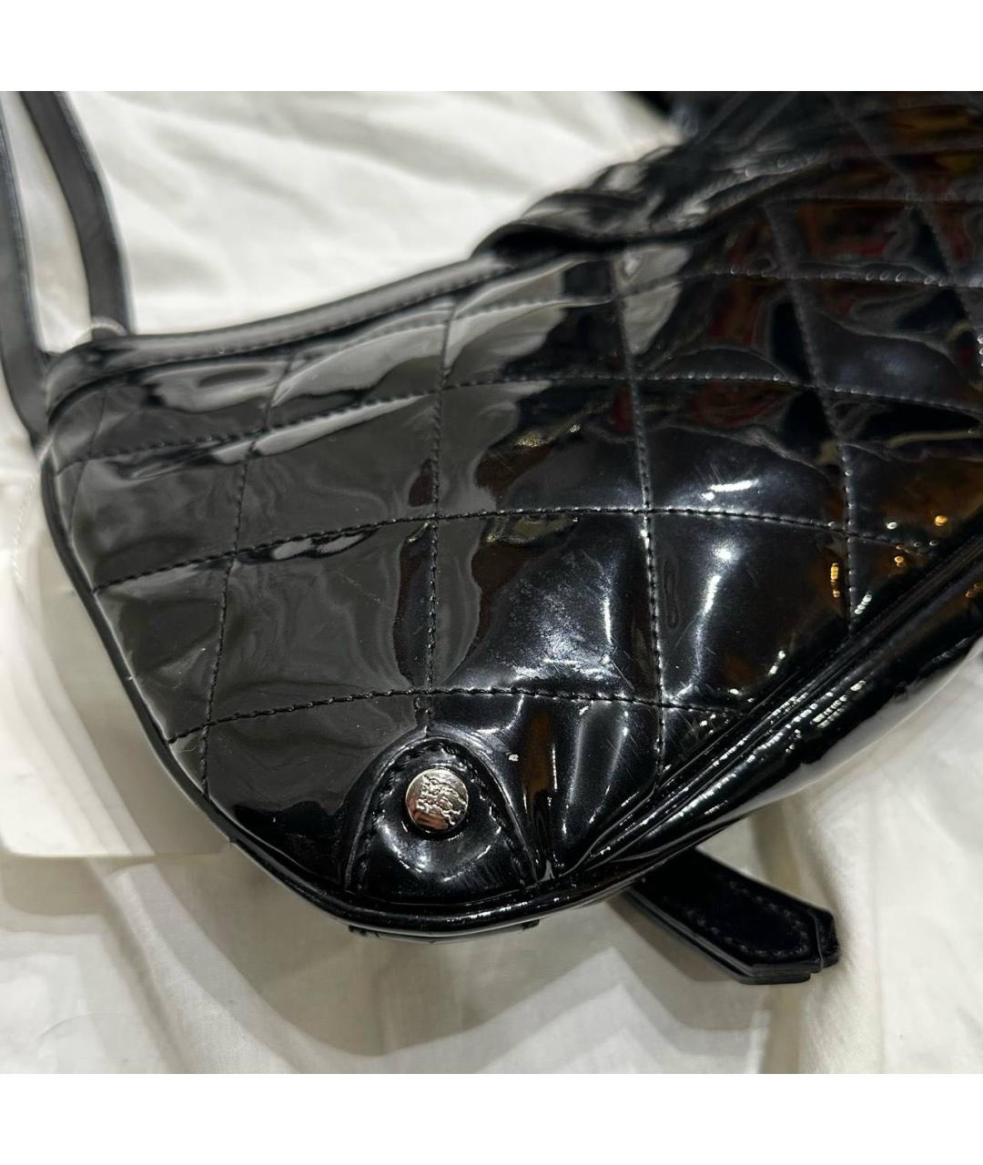 BURBERRY Черная сумка через плечо из лакированной кожи, фото 4