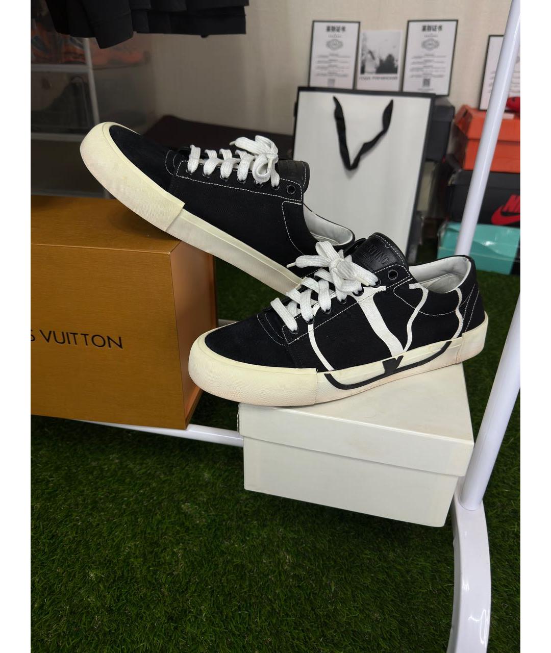 VALENTINO Черные замшевые низкие кроссовки / кеды, фото 5