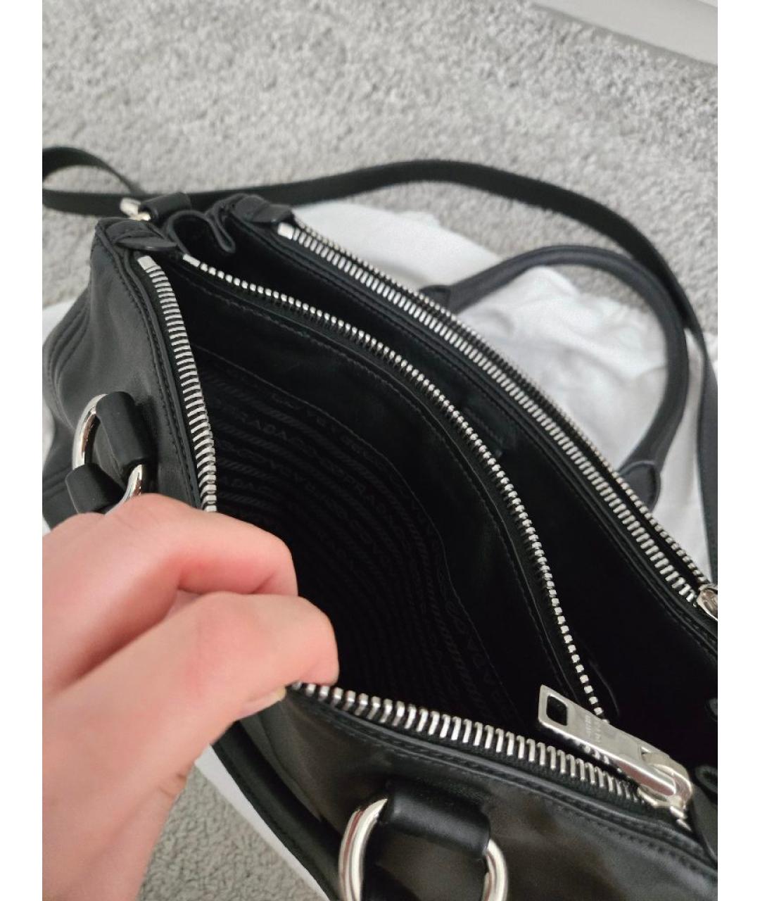 PRADA Черная кожаная сумка с короткими ручками, фото 6