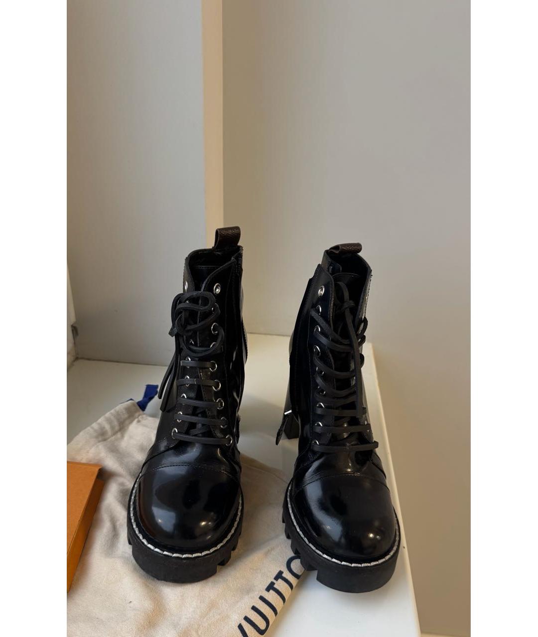 LOUIS VUITTON Черные ботинки из лакированной кожи, фото 2