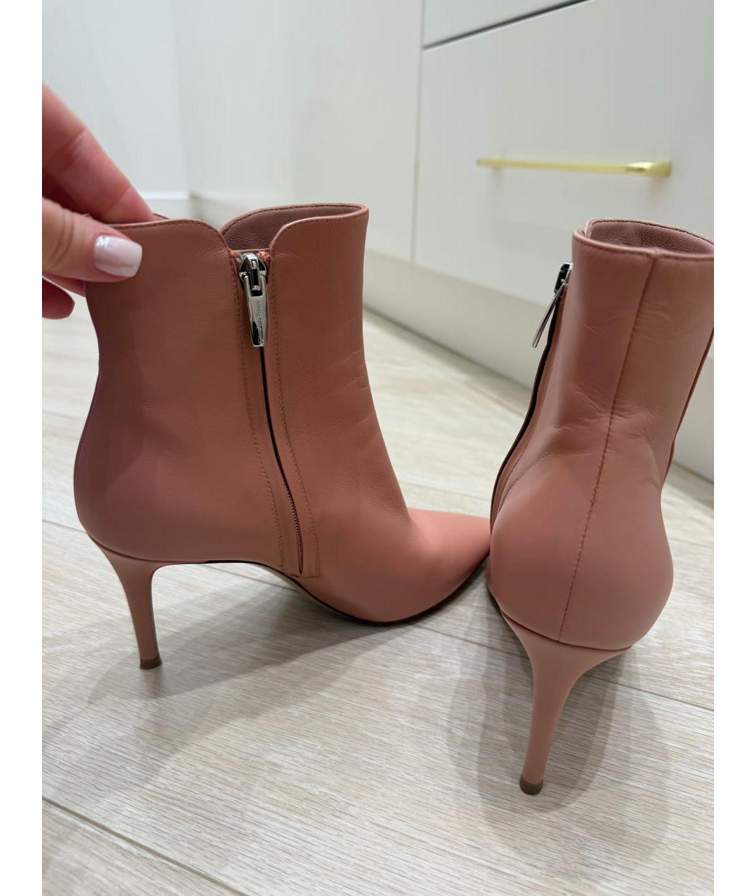 GIANVITO ROSSI Коралловые кожаные ботильоны, фото 4