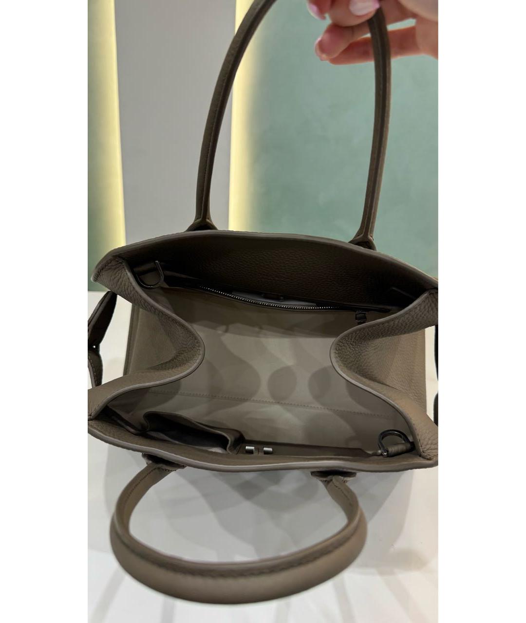 THE ROW Серая кожаная сумка с короткими ручками, фото 4