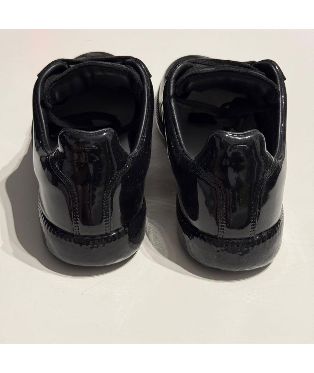 MAISON MARGIELA Черные низкие кроссовки / кеды из лакированной кожи, фото 4