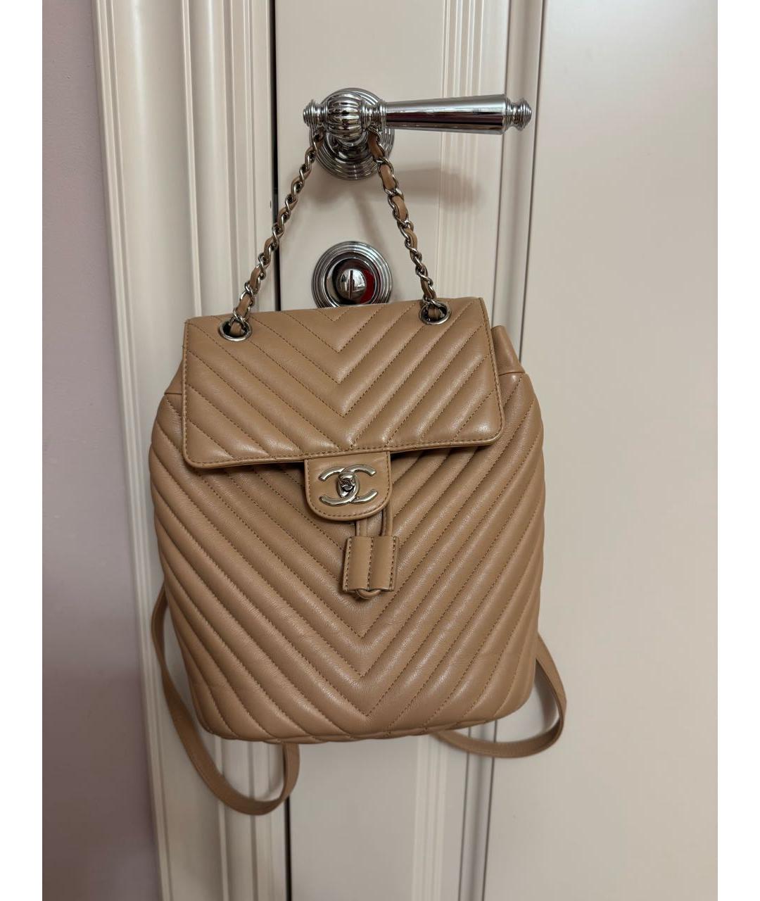 CHANEL Бежевый кожаный рюкзак, фото 9