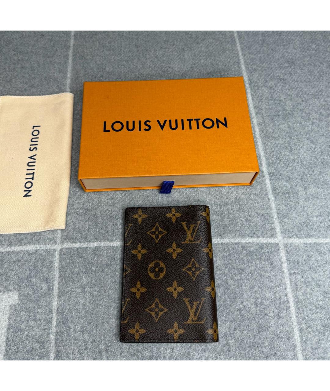 LOUIS VUITTON Коричневый кардхолдер, фото 3