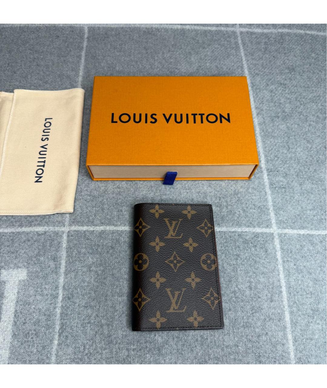 LOUIS VUITTON Коричневый кардхолдер, фото 2